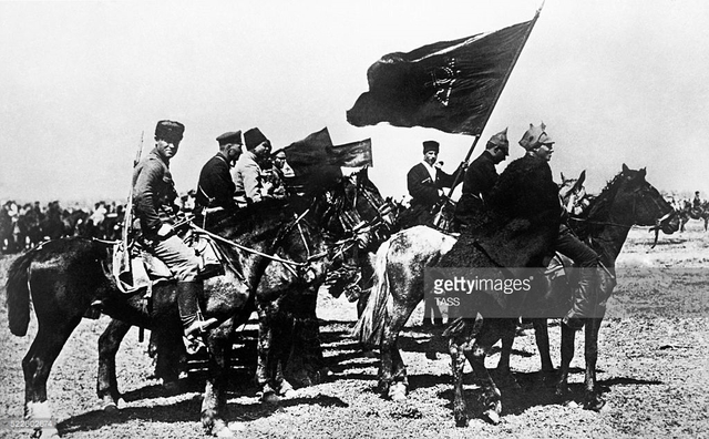 Russian civil war begins