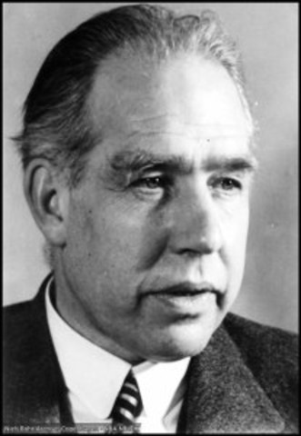 NIELS BÖHR