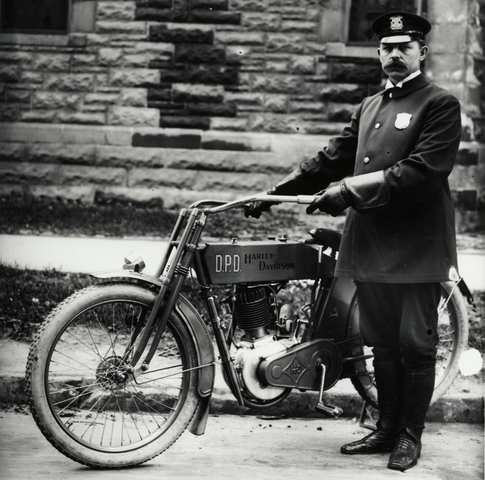 Οι Πρώτες Εγκαταστάσεις