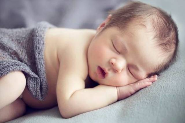 Mila gives birth to her second child