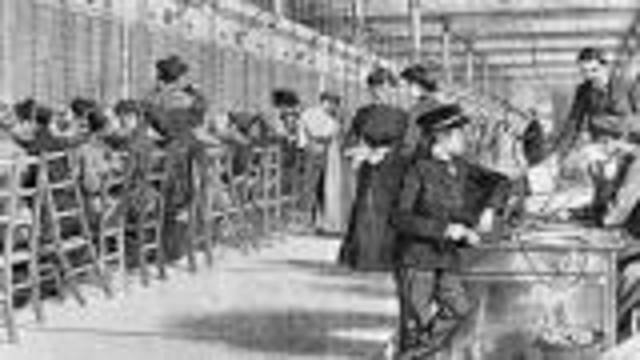 SE INSTALA LA PRIMERA CENTRAL TELEFONÍA PUBLICA