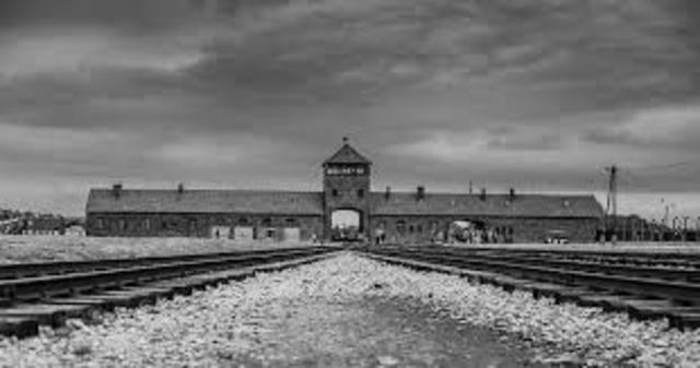 Elie's family arrives at Birkenau where he's separated from his mom and sisters