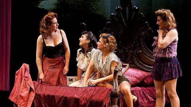 Maribel y la extraña familia