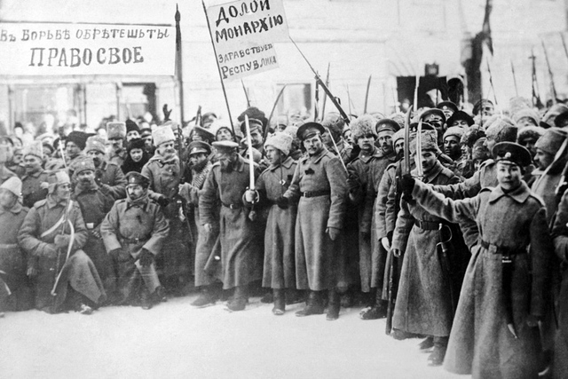 Petrograd, Bolshevik uprising
