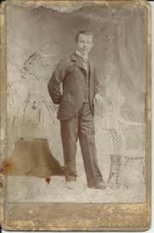 Nace Charles Marie Alfred Lacan