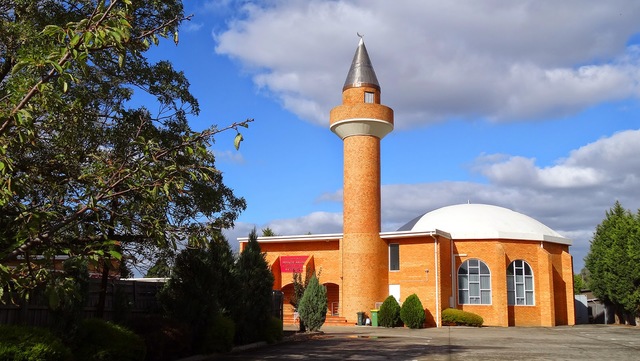 Albanian muslims built the first mosque in Melbourne