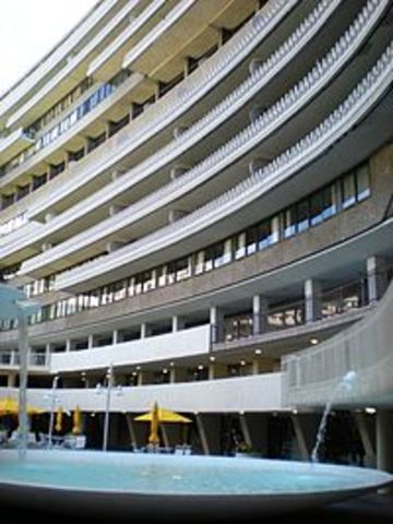 Watergate hotel and office complex
