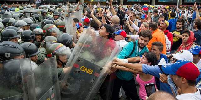 Se realizan varias protestas en las calles.