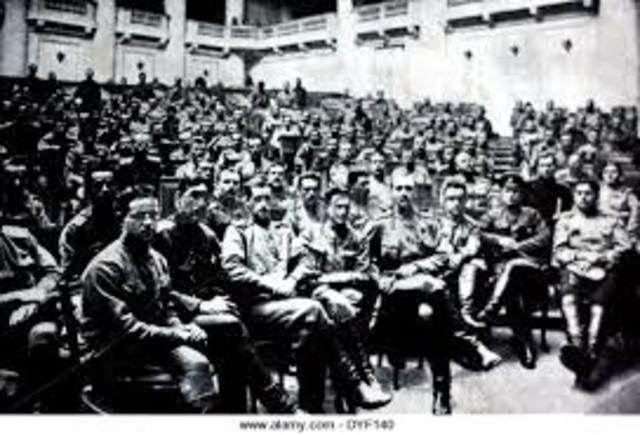 Bolshevik uprising fails in petrograd