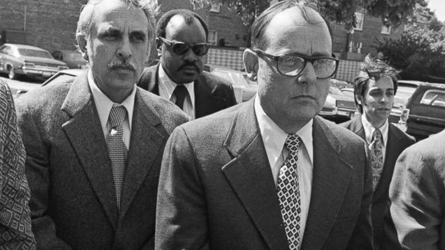 5 people are arrested for the Watergate wire taping