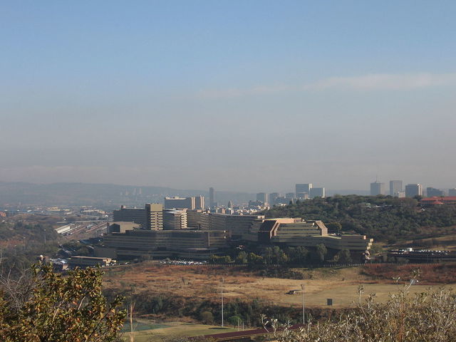 Nasce a Universidade de Sudáfrica