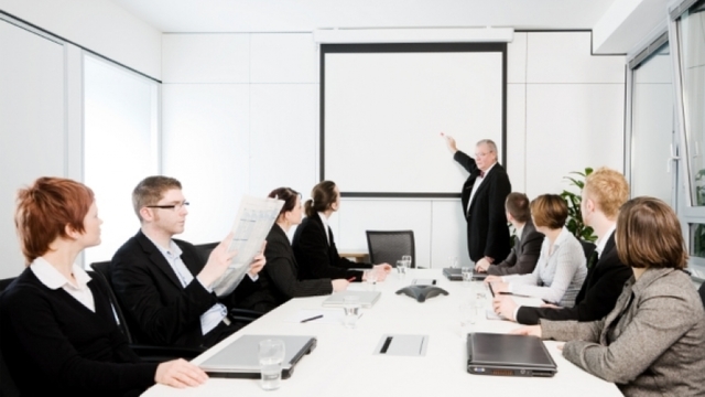 REUNIÓN CON LOS EMPLEADOS