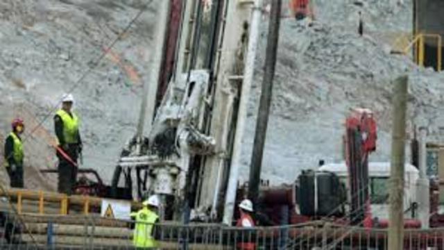 los trabajadores llegan a donde se suponía que estaban los mineros