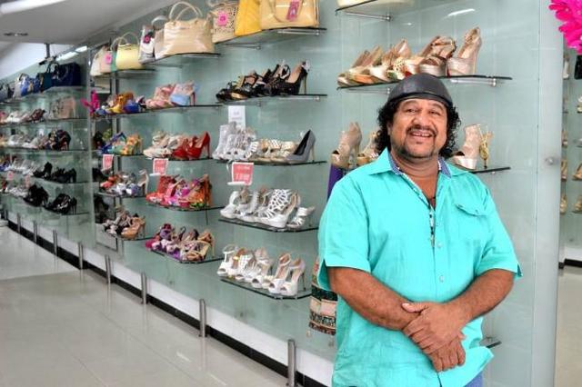 EL DUEÑO DEL ALMACÉN DEL CALZADO DE BUCARAMANGA