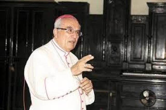 la llegada del obispo al pueblo