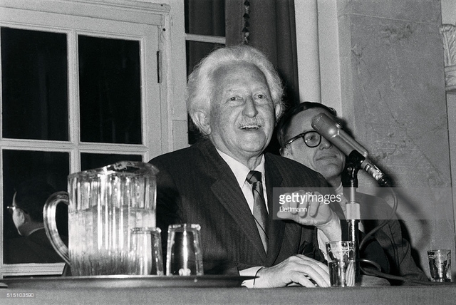 termino su capacitacion analitica y aceptado como miembro de la sociedad analitica de viena