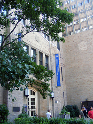 jean consigue su doctorado en medicina