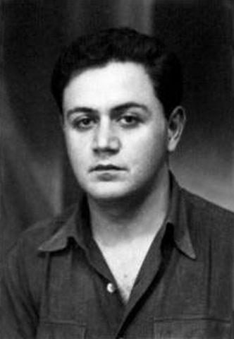 Η πρώτη εμφάνιση του Χατζιδάκι ως συνθέτη πραγματοποιείται το 1944, σε ηλικία 19 ετών