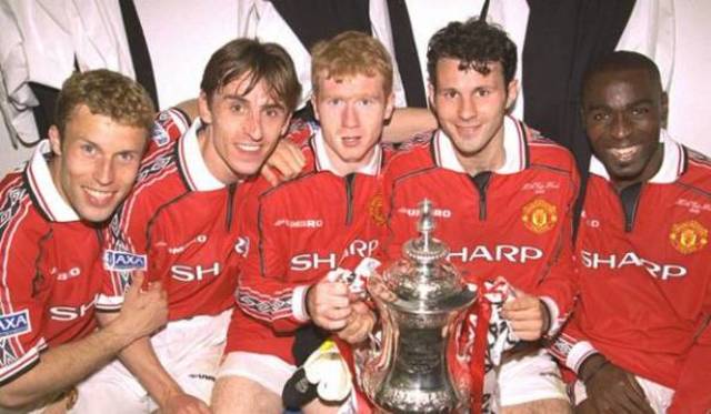 «Юнайтед» выиграл АПЛ в 1999/2000 и 2000/01