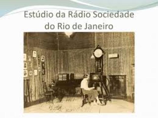 Início da EaD via Rádio no Brasil