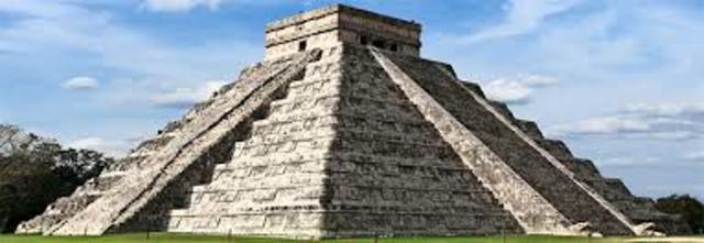 Se funda la ciudad de Chichen Itzá, en el actual México.