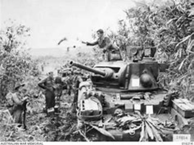 La ofensiva alemana del Africa Korps contra Egipto, se detiene en la ciudad de Tobruk, al este de Libia, por falta de suministros.