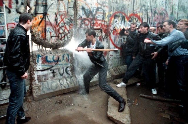 CAIDA DEL MURO DE BERLIN