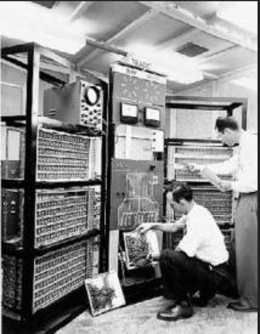 Primera generación (1945 a 1955): tubos al vacío y tableros