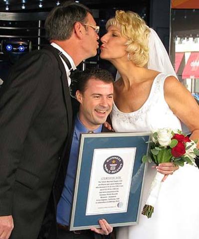 Wayne and Laurie Hallquis - Tallest Married Couple (international)