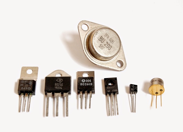 La segunda generación 1955 a 1965: transistores y sistemas de procesamiento por lotes