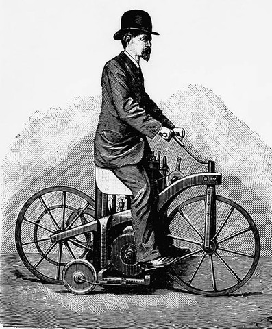 Moto de madera con motor de combustión