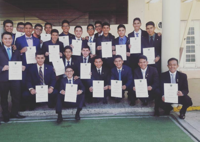 Graduación de Bachiller en Ciencias y  letras con Orientación en Computación