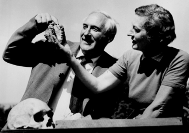 Muere el paleontólogo británico Louis Leakey.