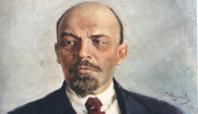 Lenin comes back from exile to Petrograd
