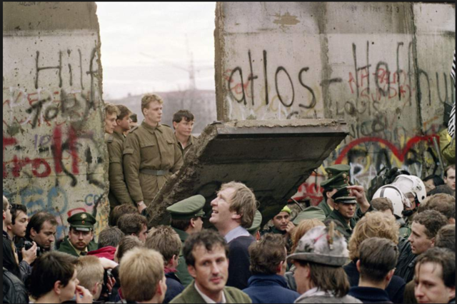 Caída del muro de Berlín (Posmodernidad)