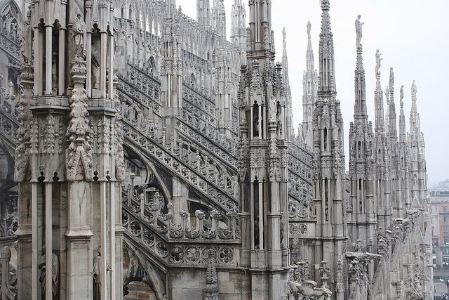 Comienza la construcción de la catedral de Milán.