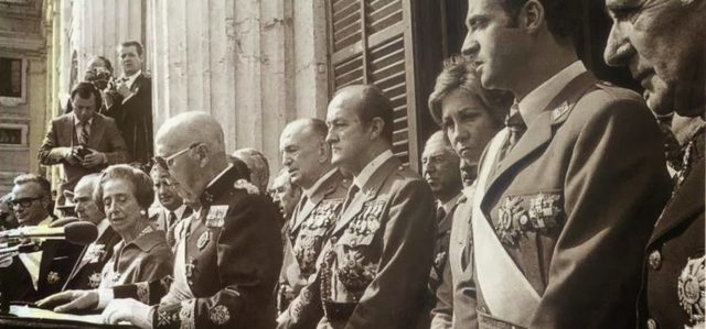 Comienza el funcionamiento de un régimen democrático, presidido por Adolfo Suarez.