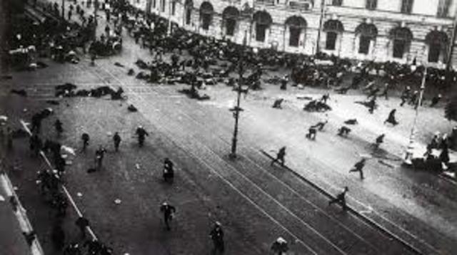 Bolshevik uprising fails in Petrograd