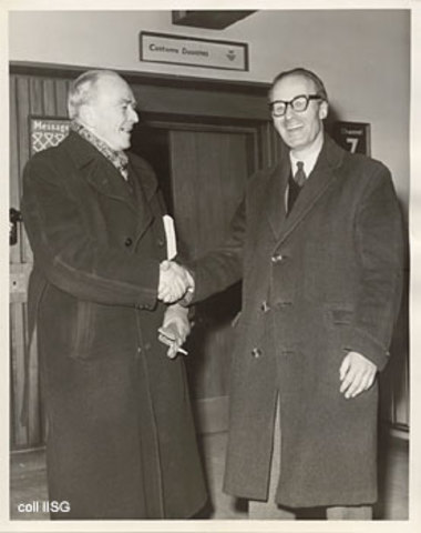 Sean Mac Bride y Peter Benenon fundan Amnistía.