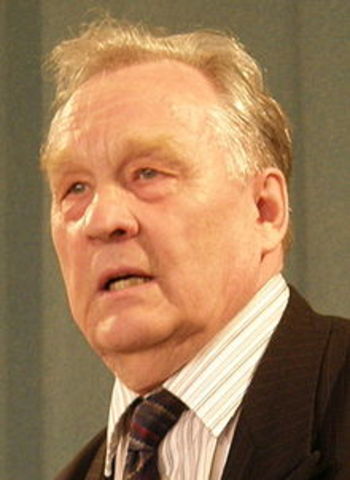 KIrjanik Arvo Valton