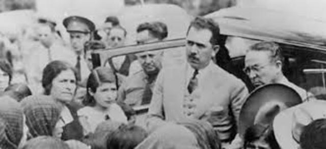 Lázaro Cárdenas deja el poder