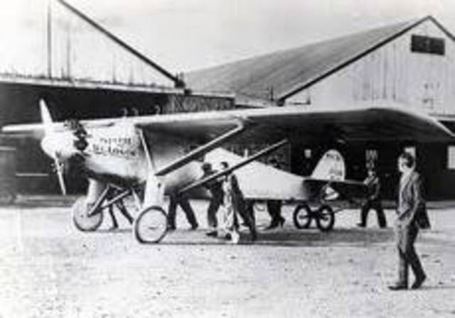 The Spirit of St.Louis Lands in Paris