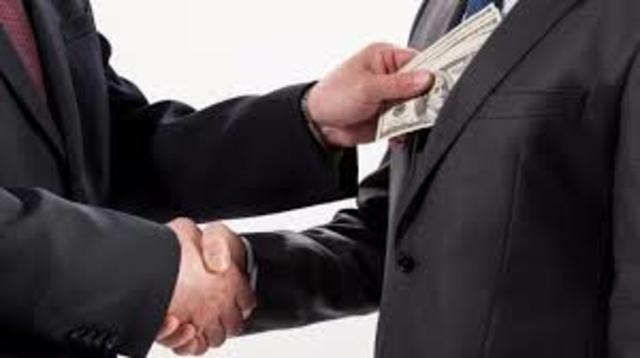 Regalías: festín de funcionarios corruptos