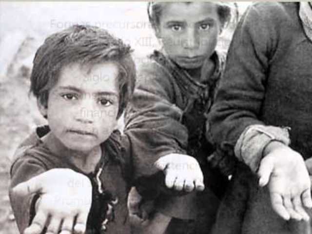 En Colombia se organizaron a través de las damas mas prestantes y con excedentes económicos fundando la asociación femenina Las Luisas