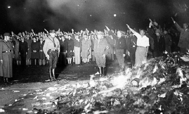 Los libros de Freud son quemados por los nazis