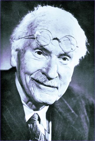 Nace Carl Jung