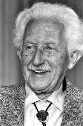 Nace Erik Erikson