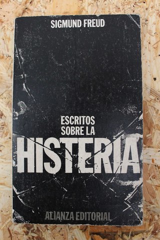 Freud inicia sus estudios sobre la histeria