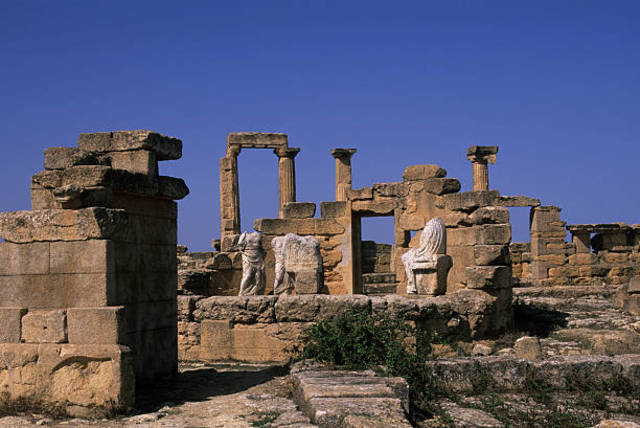 Battus establishes Greek colony