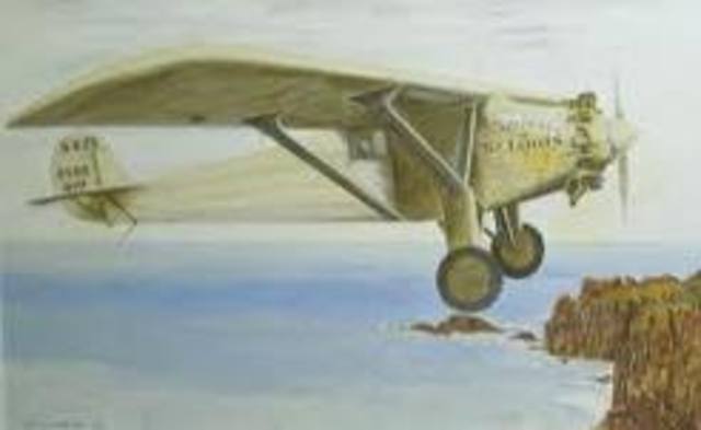 The Spirt of St. Louis leaves New York for Paris acroos the Atlantic